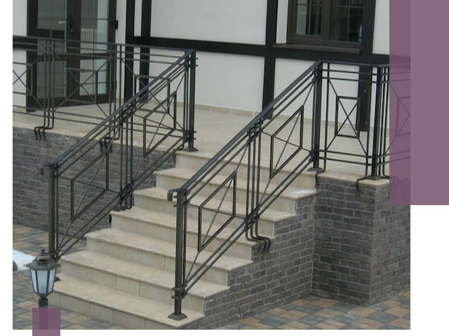 Перила для крыльца в Приморско-Ахтарске — монтаж, изготовление и установка