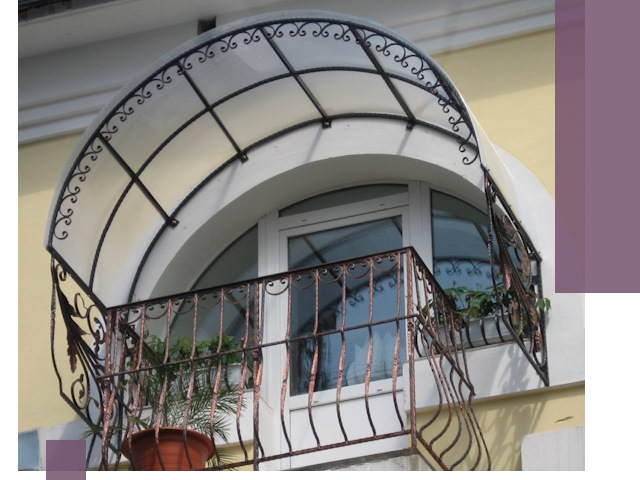 Козырьки над балконом в Приморско-Ахтарске — изготовление и монтаж