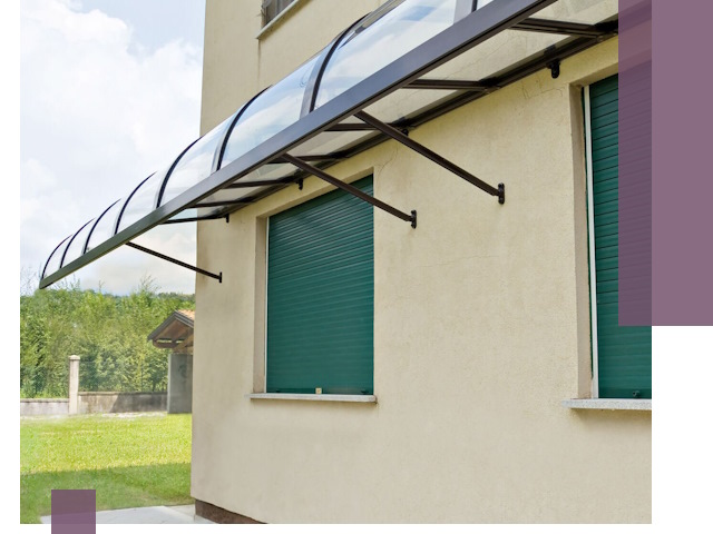 Козырьки над окнами в Приморско-Ахтарске — изготовление и монтаж по выгоде